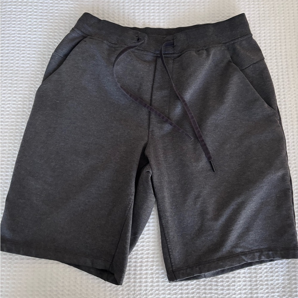 Men's Lululemon Shorts - Medium